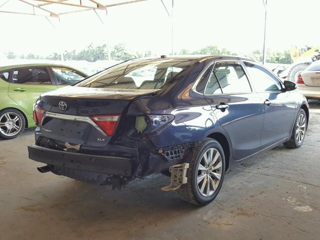 4T1BK1FK5FU567321 - 2015 TOYOTA CAMRY XSE BLUE photo 4