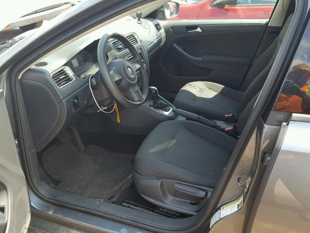 3VW2K7AJ2CM383232 - 2012 VOLKSWAGEN JETTA BASE 灰色 照片 5