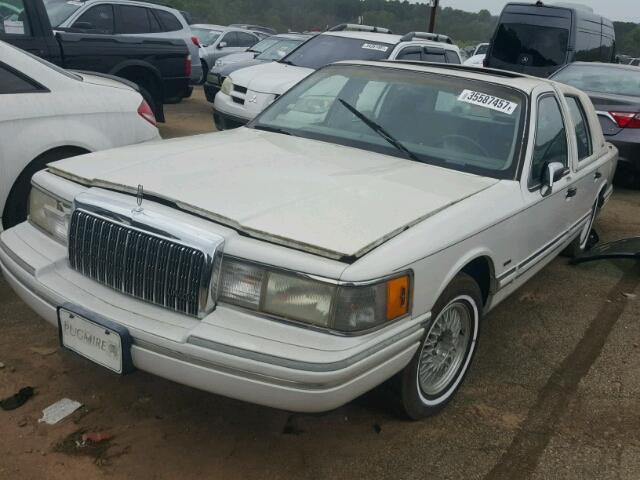 1LNLM83W0PY696737 - 1993 LINCOLN TOWN CAR C WHITE photo 2