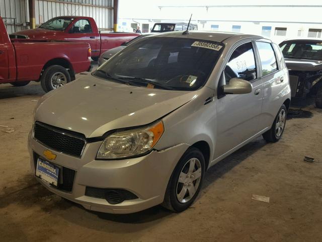 KL1TD6DE9BB132375 - 2011 CHEVROLET AVEO LS WHITE photo 2