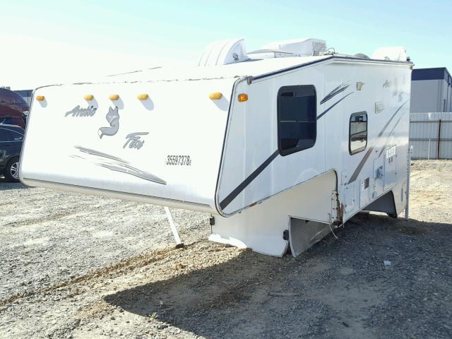 1NCA990SX40103233 - 2004 ARCT FOX CAMPER WHITE photo 2