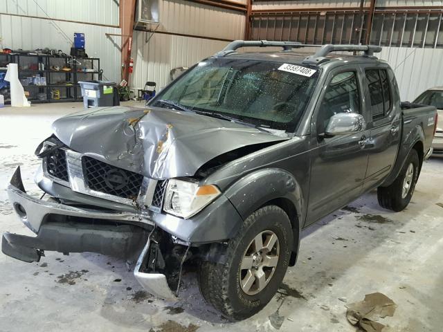 1N6AD07U47C437510 - 2007 NISSAN FRONTIER C GRAY photo 2