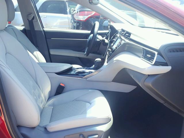4T1B61HK3JU608667 - 2018 TOYOTA CAMRY XSE RED photo 5
