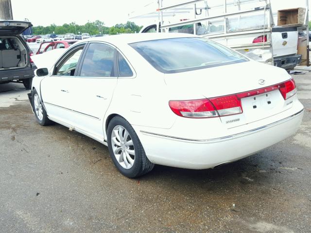 KMHFC46F38A296573 - 2008 HYUNDAI AZERA SE WHITE photo 3