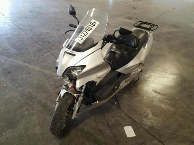 JH2MF06111K000277 - 2001 HONDA NSS250 SILVER photo 2