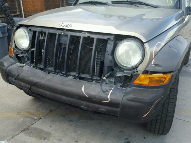 1J4GK38K25W516553 - 2005 JEEP LIBERTY RE BEIGE photo 9