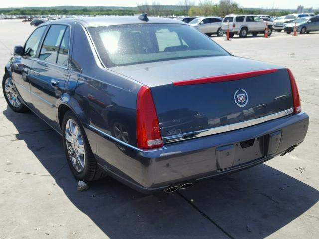 1G6KP5ES2BU118092 - 2011 CADILLAC DTS PLATIN GRAY photo 3