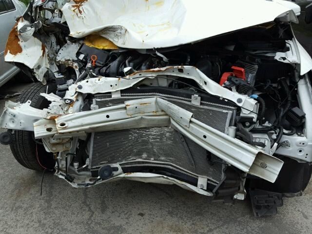 3HGGK5H52FM757849 - 2015 HONDA FIT LX WHITE photo 7