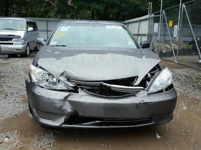 4T1BE32K55U608621 - 2005 TOYOTA CAMRY LE GRAY photo 9