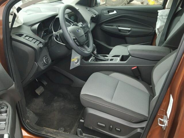 1FMCU0GD4HUD07987 - 2017 FORD ESCAPE SE 棕色 照片 5