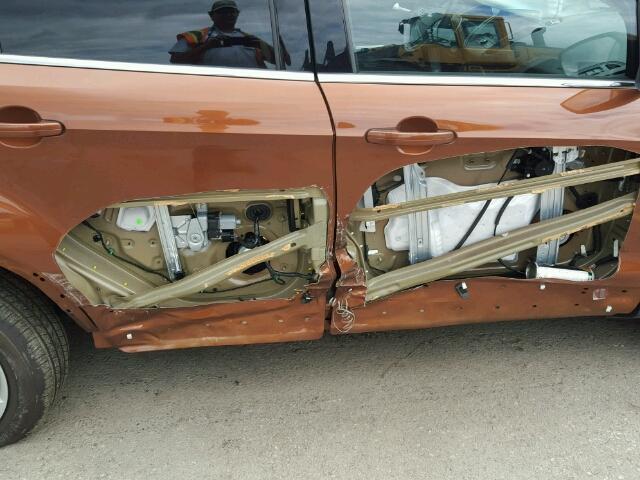 1FMCU0GD4HUD07987 - 2017 FORD ESCAPE SE 棕色 照片 9