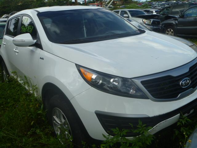 KNDPBCA26B7161800 - 2011 KIA SPORTAGE L WHITE photo 1