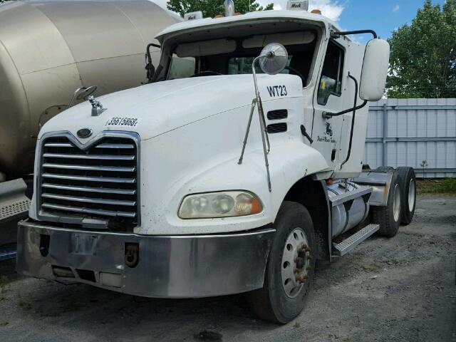 1M1AE06Y34N019847 - 2004 MACK 600 CX600 WHITE photo 2