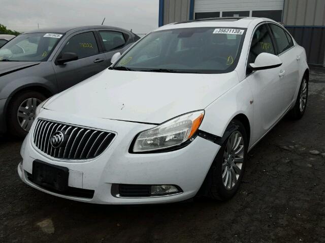 W04GP5ECXB1003019 - 2011 BUICK REGAL CXL WHITE photo 2