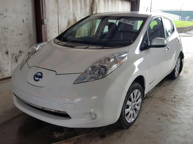 1N4AZ0CP2FC329718 - 2015 NISSAN LEAF S WHITE photo 2