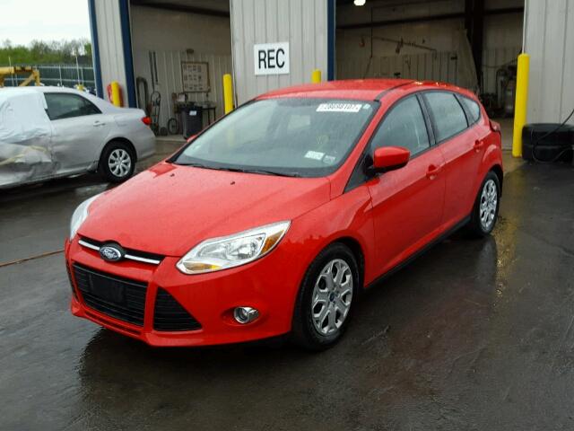 1FAHP3K23CL182347 - 2012 FORD FOCUS RED photo 2