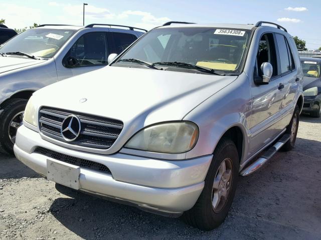 4JGAB54E61A269287 - 2001 MERCEDES-BENZ ML 320 SILVER photo 2