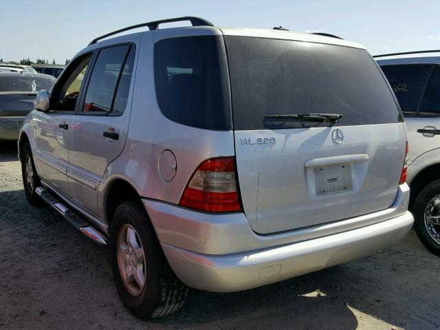 4JGAB54E61A269287 - 2001 MERCEDES-BENZ ML 320 SILVER photo 3