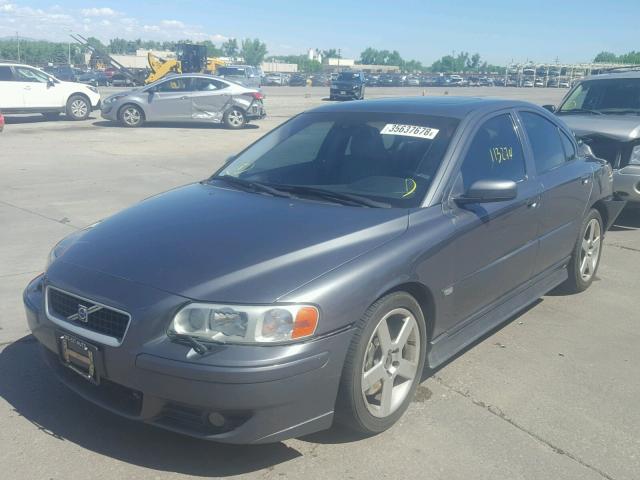 YV1RH527X52438988 - 2005 VOLVO S60 R GRAY photo 2