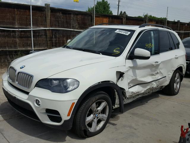 5UXZV8C58BL418255 - 2011 BMW X5 XDRIVE5 WHITE photo 2