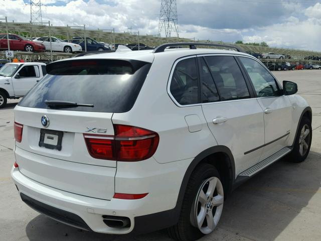 5UXZV8C58BL418255 - 2011 BMW X5 XDRIVE5 WHITE photo 4