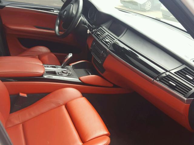 5YMGY0C5XCLK27835 - 2012 BMW X5 M WHITE photo 5