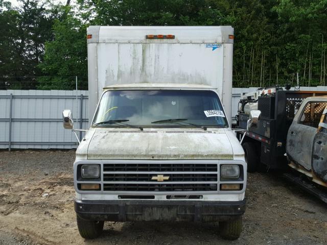 1GBHG31K5TF115411 - 1996 CHEVROLET G30 WHITE photo 10