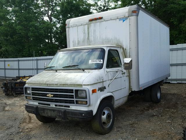 1GBHG31K5TF115411 - 1996 CHEVROLET G30 WHITE photo 2