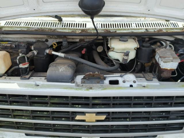 1GBHG31K5TF115411 - 1996 CHEVROLET G30 WHITE photo 7