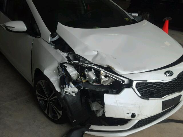 KNAFX4A81F5293837 - 2015 KIA FORTE EX WHITE photo 9