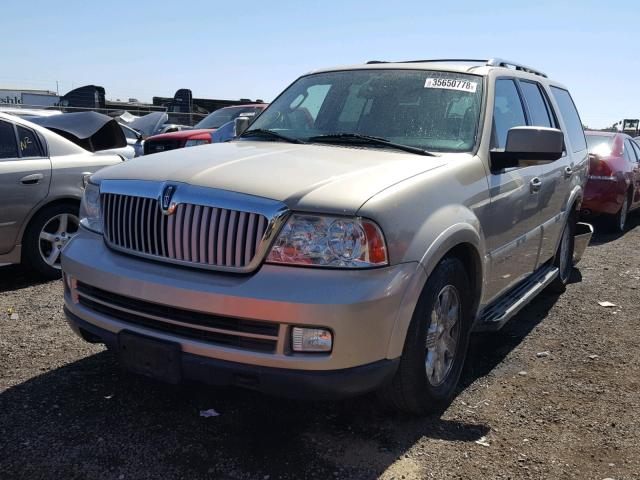 5LMFU27596LJ26661 - 2006 LINCOLN NAVIGATOR GOLD photo 2