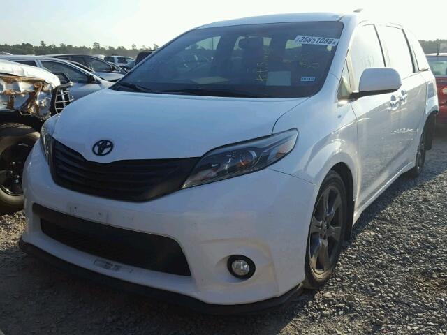 5TDXZ3DC2HS772468 - 2017 TOYOTA SIENNA SE WHITE photo 2