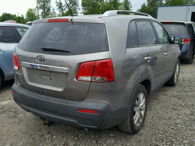 5XYKT4A29BG049959 - 2011 KIA SORENTO BA BROWN photo 4