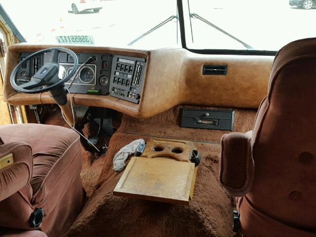 1GBKP37W4E3315359 - 1984 CHEVROLET P30 TAN photo 5