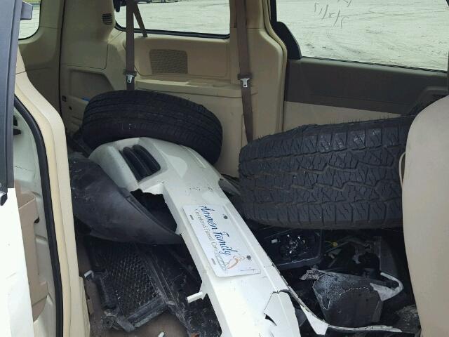 2A4RR4DE7AR173798 - 2010 CHRYSLER TOWN & COU WHITE photo 6