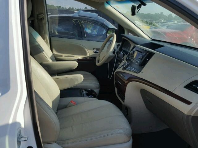 5TDYK3DC7CS204086 - 2012 TOYOTA SIENNA XLE WHITE photo 5