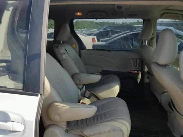 5TDYK3DC7CS204086 - 2012 TOYOTA SIENNA XLE WHITE photo 6