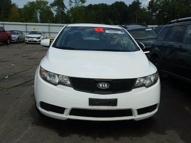 KNAFT4A2XA5285073 - 2010 KIA FORTE LX WHITE photo 9