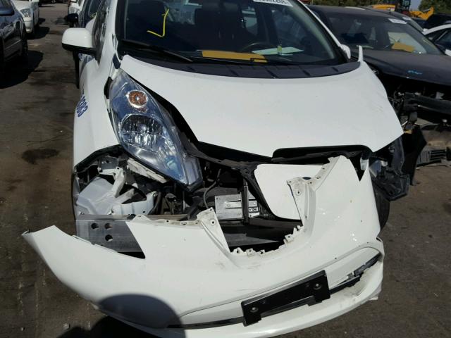 1N4AZ0CP4FC319594 - 2015 NISSAN LEAF S WHITE photo 9