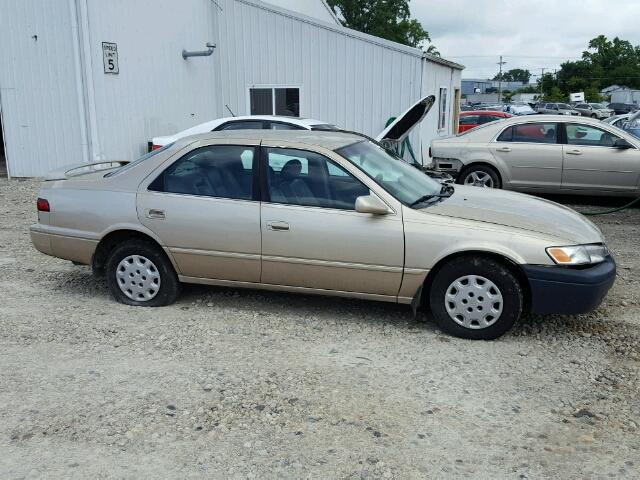 4T1BG22K8VU768934 - 1997 TOYOTA CAMRY CE GOLD photo 9