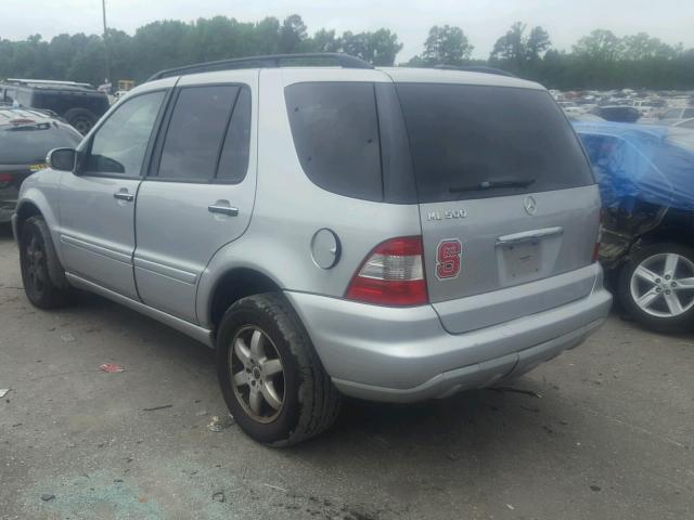 4JGAB75E52A338823 - 2002 MERCEDES-BENZ ML 500 SILVER photo 3