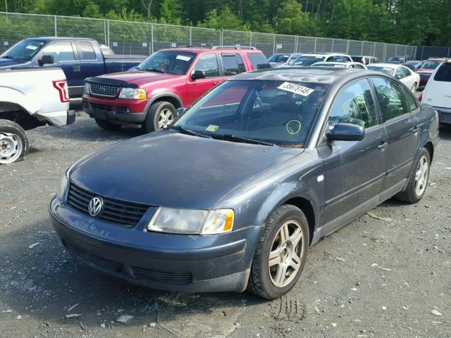 WVWBH63BX1P020279 - 2001 VOLKSWAGEN PASSAT GLX ლურჯი ფოტო 2