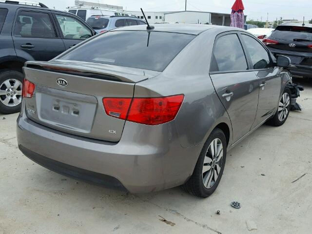 KNAFU4A25D5668629 - 2013 KIA FORTE EX GRAY photo 4