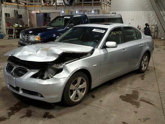 WBANF33597CW70195 - 2007 BMW 525 XI Boz foto 2