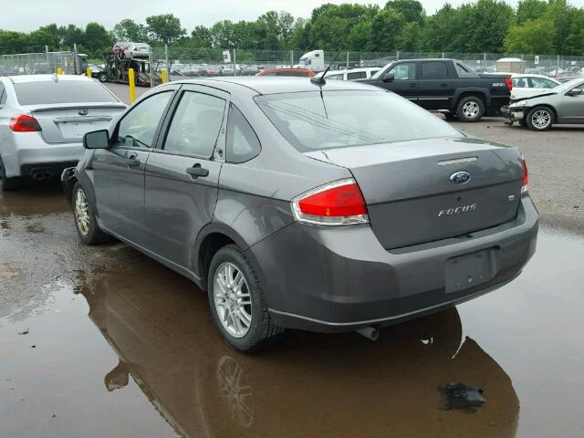 1FAHP35N49W262236 - 2009 FORD FOCUS SE GRAY photo 3