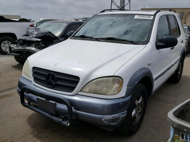 4JGAB54E5WA040123 - 1998 MERCEDES-BENZ ML 320 WHITE photo 2