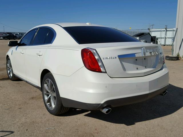 1LNHM93R29G631807 - 2009 LINCOLN MKS WHITE photo 3