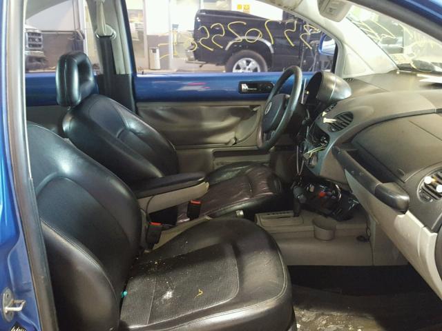 3VWCD21C0YM419946 - 2000 VOLKSWAGEN NEW BEETLE 蓝色 照片 5
