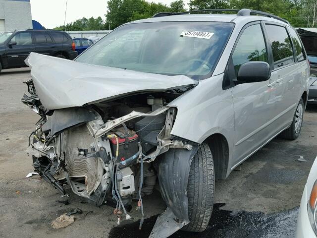 5TDZA23C66S509117 - 2006 TOYOTA SIENNA CE/ SILVER photo 2