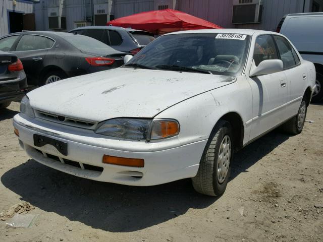 JT2BG12K8T0392540 - 1996 TOYOTA CAMRY DX WHITE photo 2